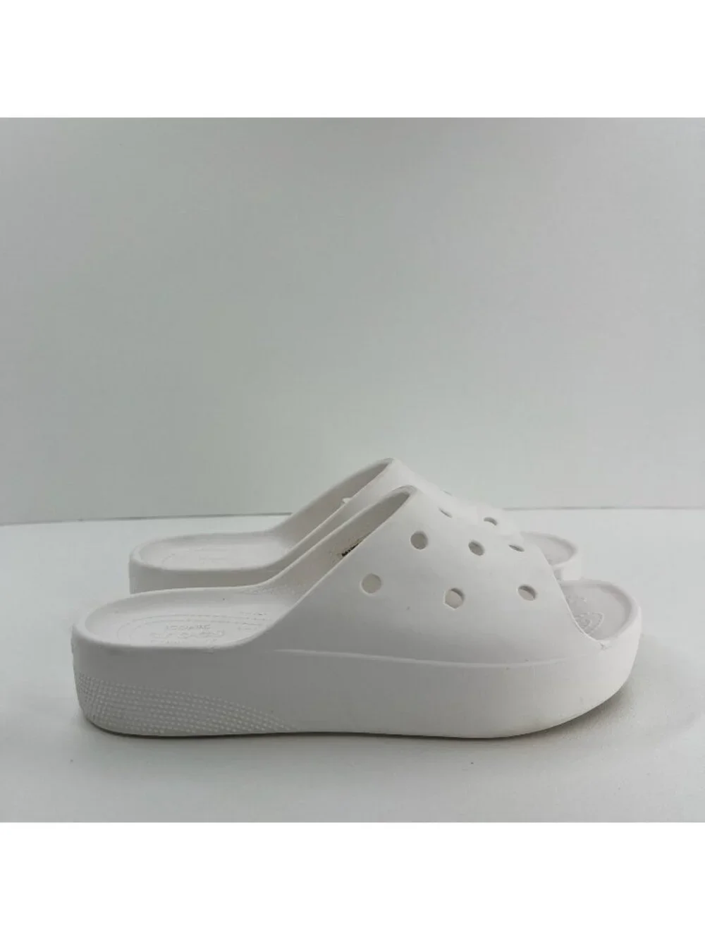 Crocs Classic Platform Slide Sandals Women US 9 Lightweight Chunky Slip On White
